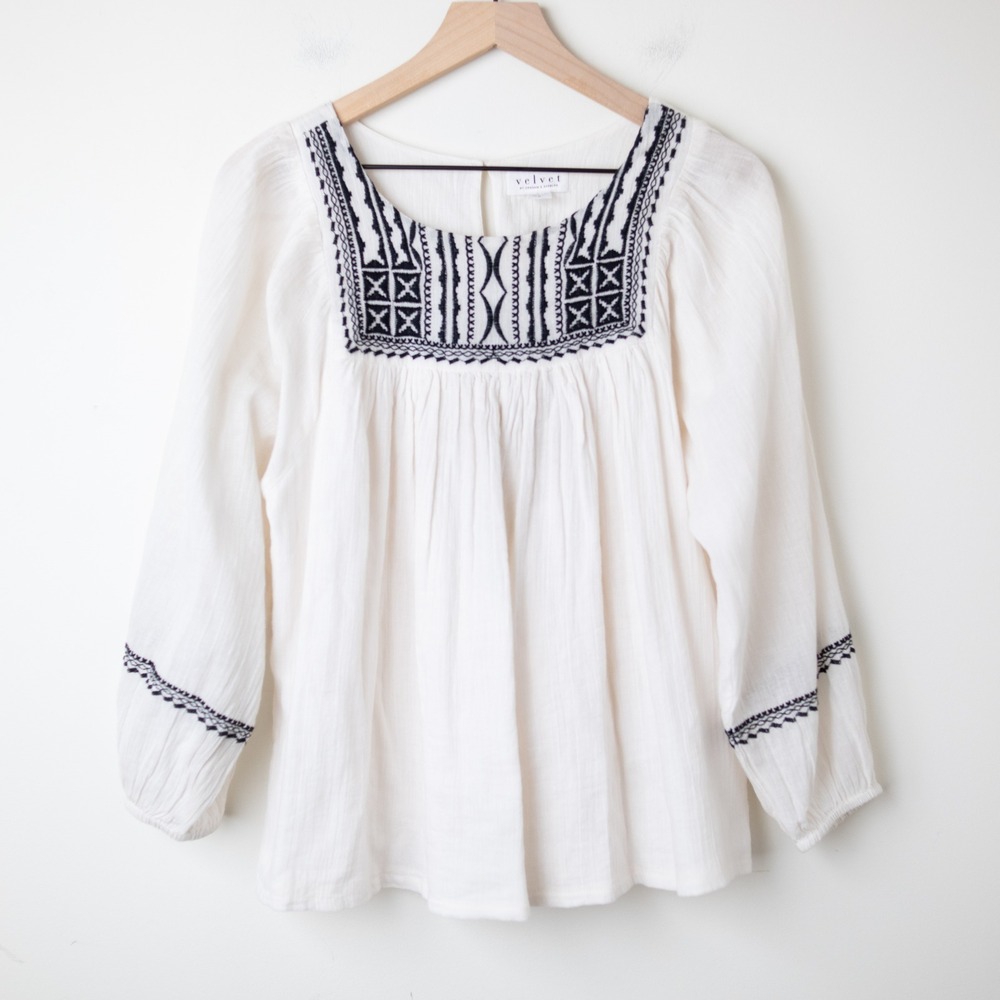 Velvet by Graham & Spencer Embroidered Boho Top Medium White Cotton Black Blouse